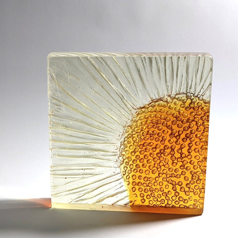 Lee Howes, "Daisy", Cast Glass, 210 x 220 x 40mm, 2022