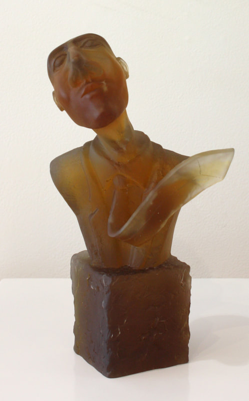 Graeme Hitchcock, "Man Looking with Flying Tie", Hand Cast Glass, H 320 x W 180 x D 160mm, 2019
